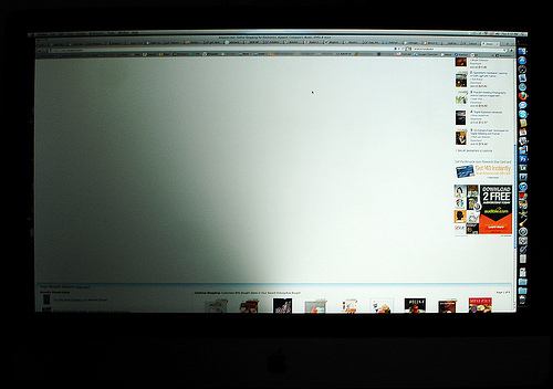 Подсветка мерцает и гаснет на iMac. Нет подсветки и изображения